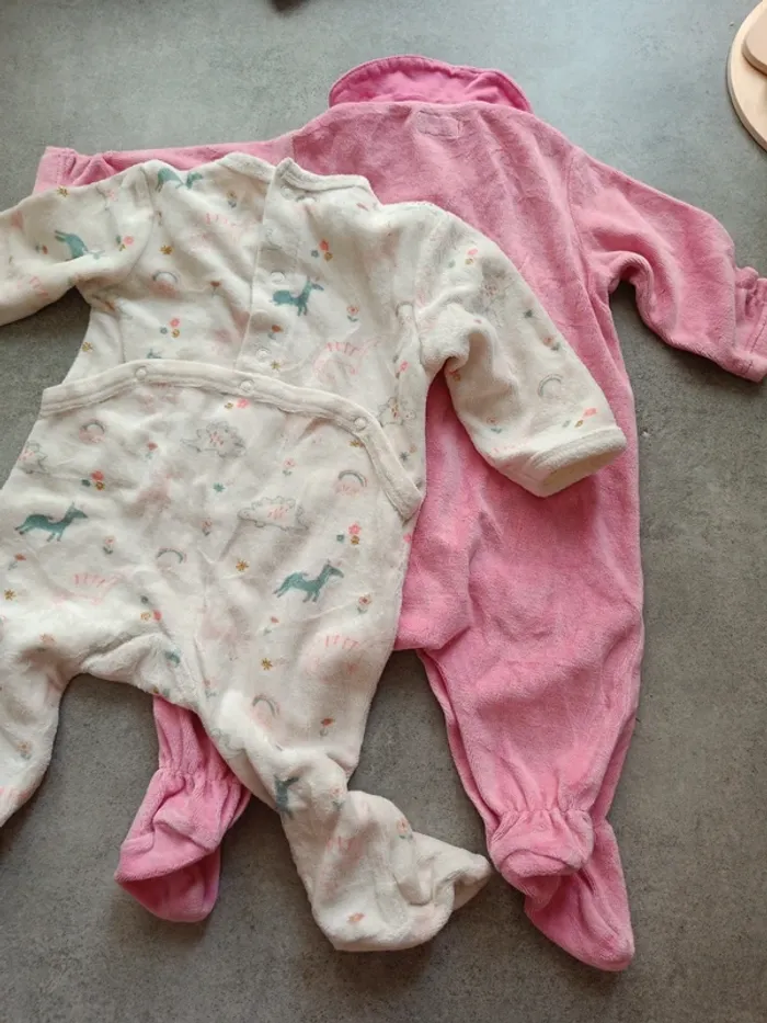 Lot de 2 pyjamas en velours Kiabi et marëse 3 mois roses - photo numéro 5