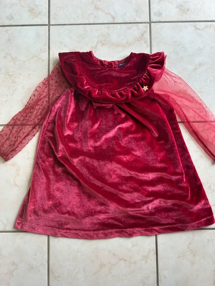 Robe en velours et dentelle
