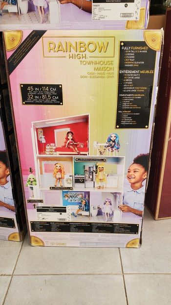 Maison de poupée RAINBOW Neuve.