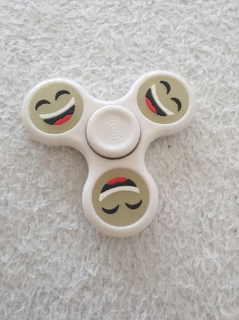 Hand spinner emoji