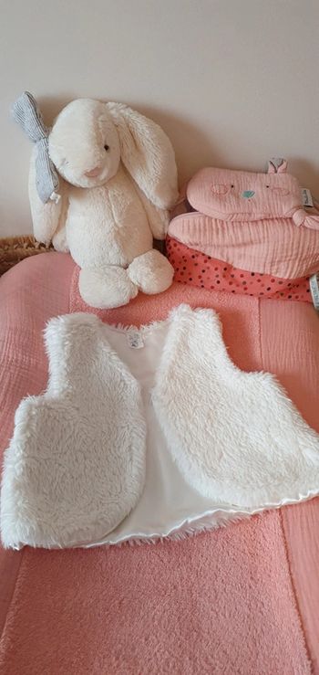 Gilet en moumoute sans manches taille 18 mois