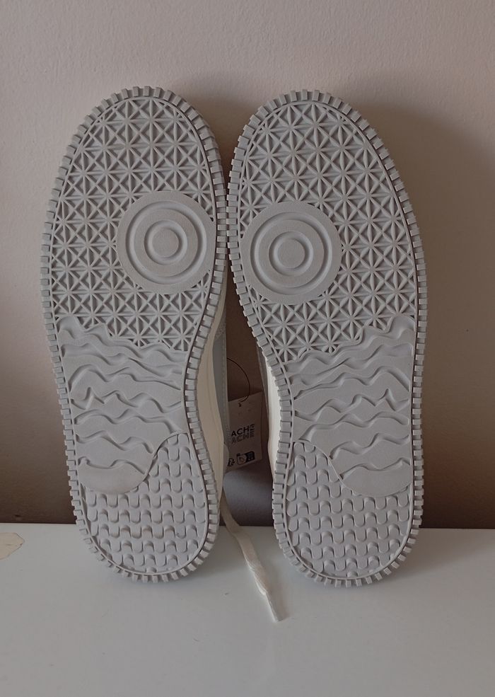 Paire de  baskets neuves . P38 . Blanc vert et gris . Lacets . Cache-cache. - photo numéro 10