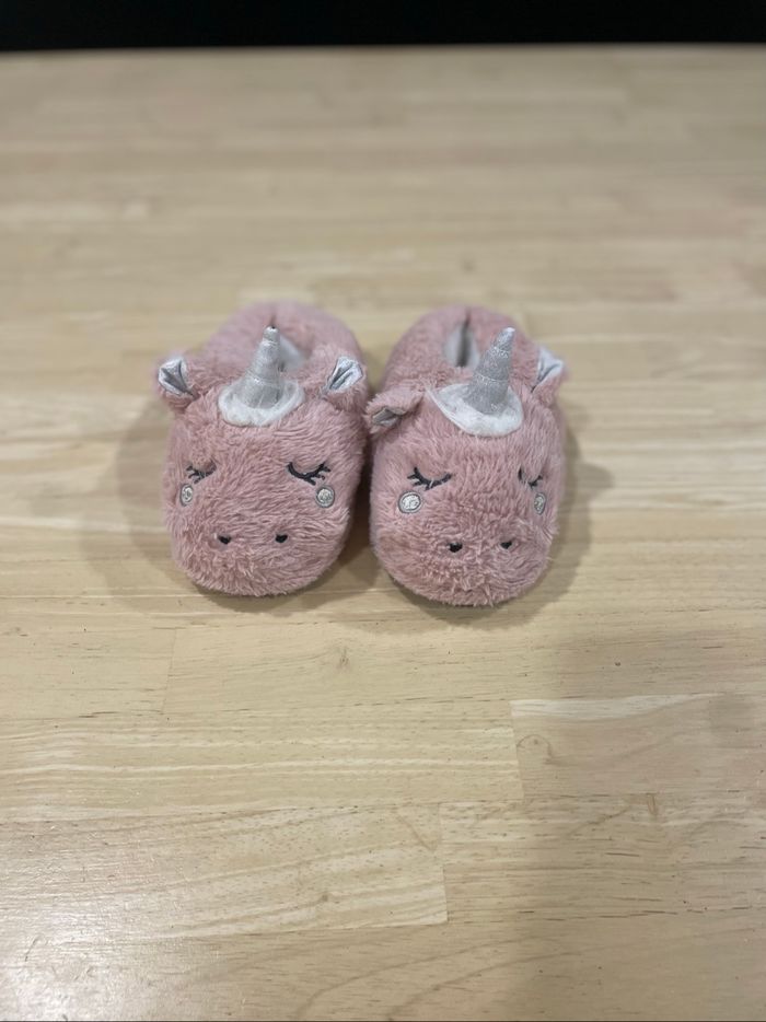 Pantoufles pointure 28