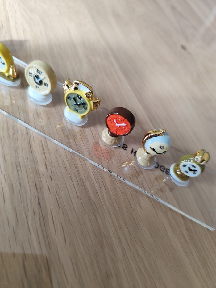 Lot de 10 figurines en céramique " les horloges" - photo numéro 3