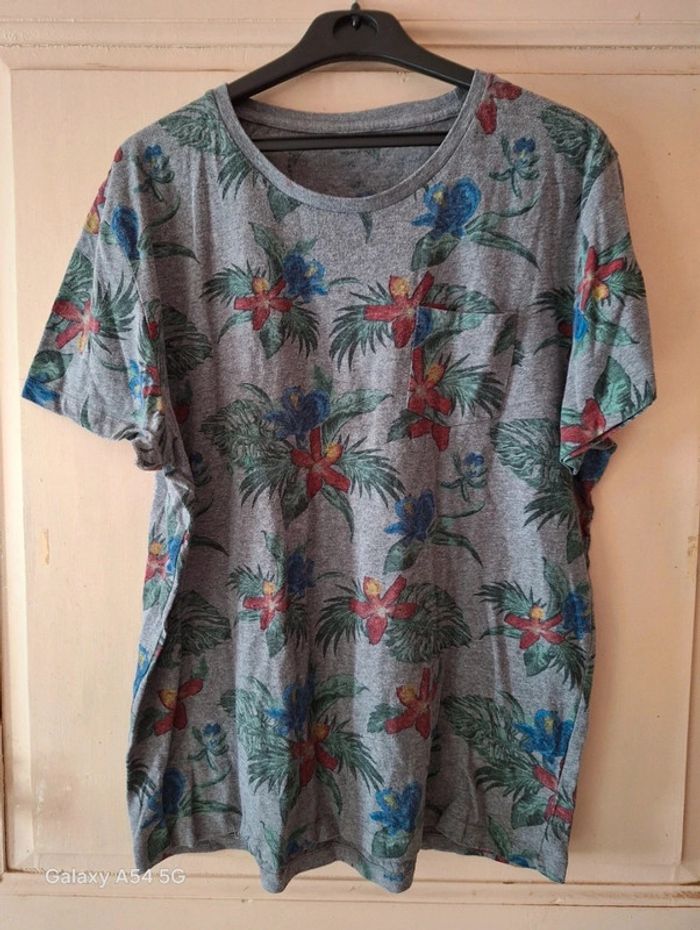 Tee shirt fleuri t.xl 🚹