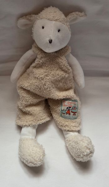 Doudou peluche Mouton salopette beige- La grande famille- Moulin Roty 