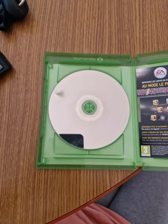 Jeu  XBox One " Fifa 15" - photo numéro 4