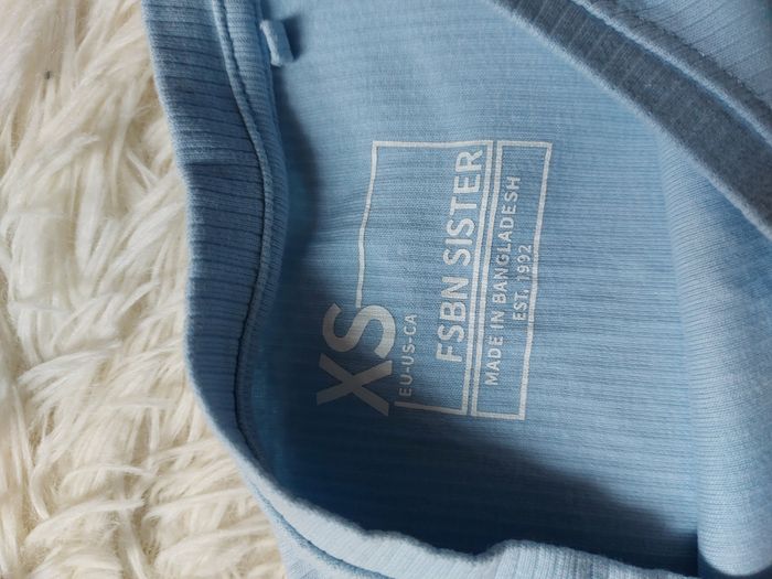 Tee Shirt côtelé bleu - photo numéro 2