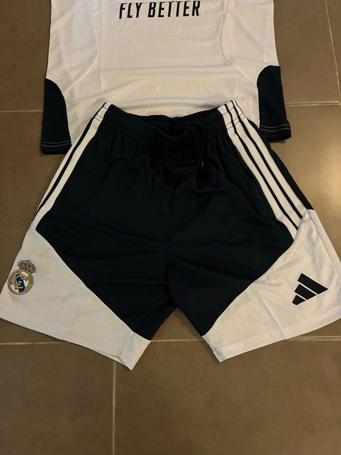 Ensemble Réal Madrid 2026/2027 - photo numéro 3
