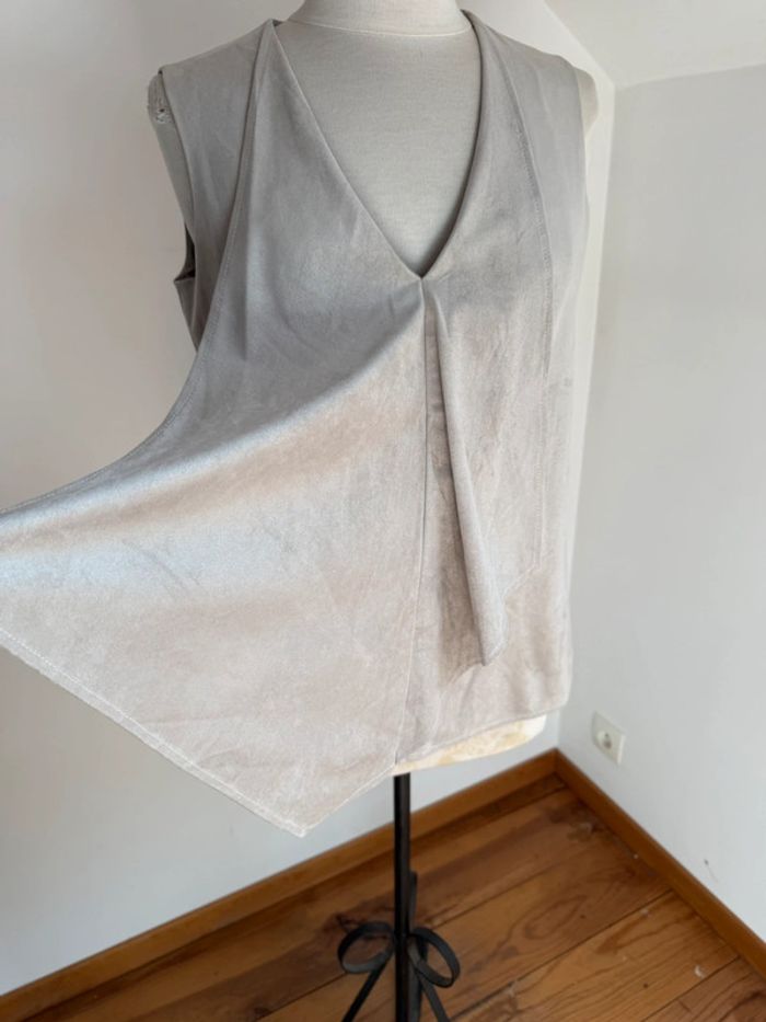 Superbe blouse neuve en tissu fluide effet daim BCBG Maxazria S 36 - photo numéro 4