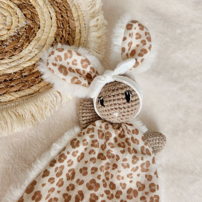 Gabin le Lapin doudou en crochet plat