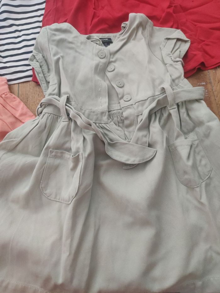 Lot 5 robes Kiabi 24 mois - photo numéro 2