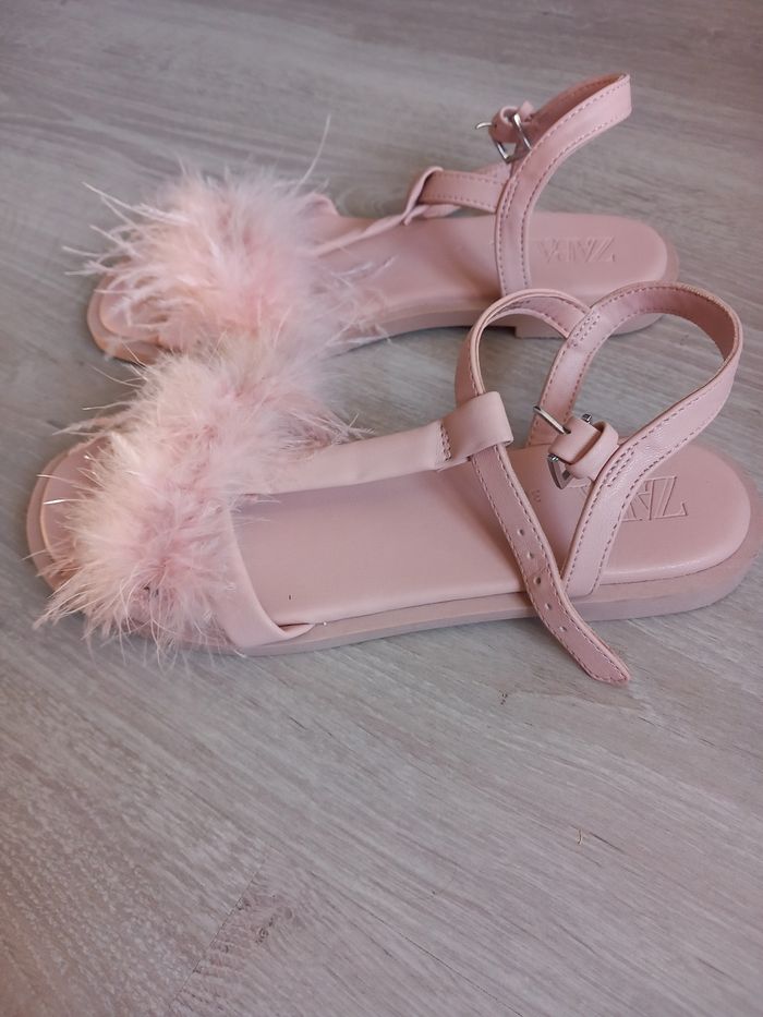 Paire de sandales rose avec plumes T.36 Zara - photo numéro 2