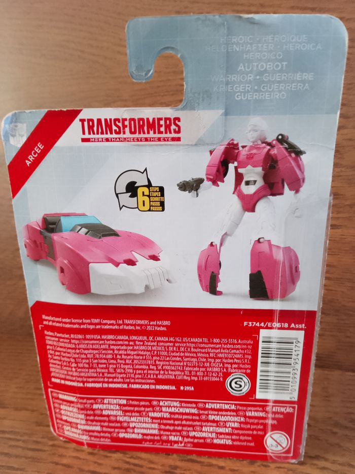 figurine neuve transformers arcee hasbro sous blister - photo numéro 2