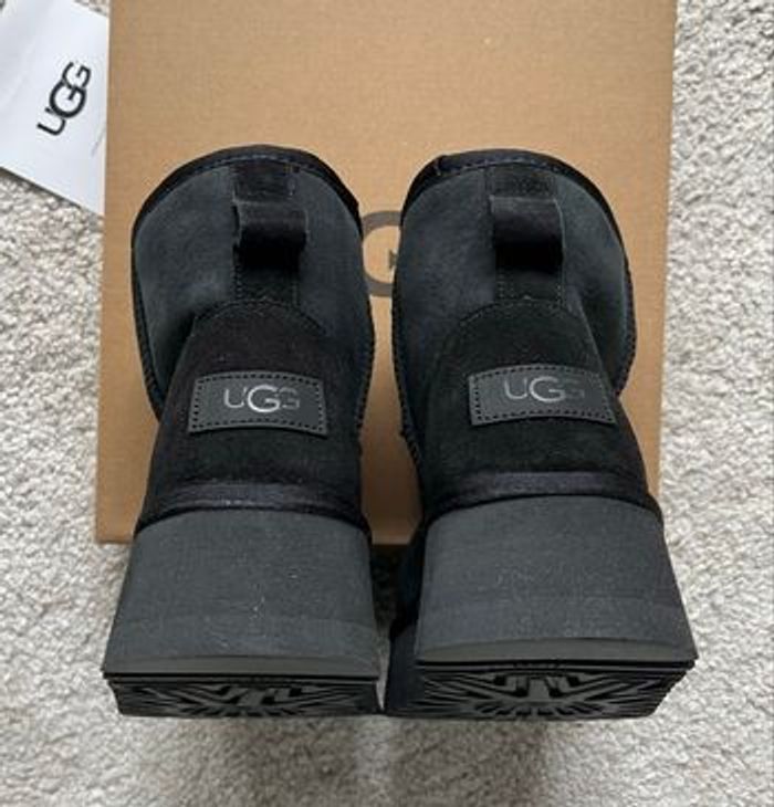 Bottines UGG Mini Platform - Taille 38 - Neuves - photo numéro 3