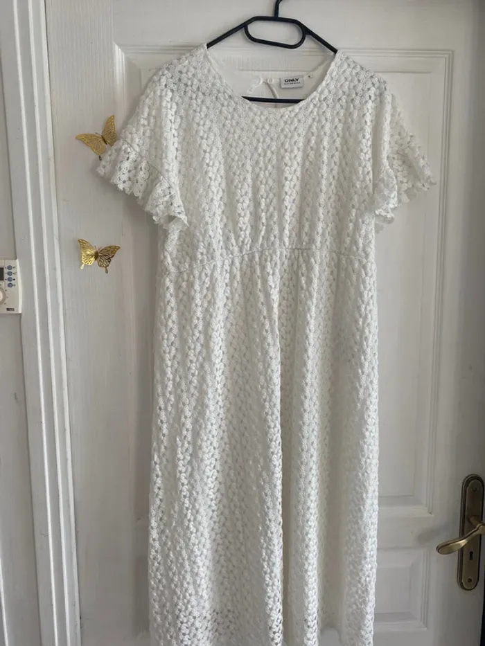 Robe blanche maternité
