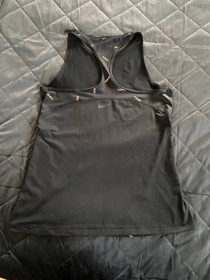 Haut de sport Nike taille S - photo numéro 2