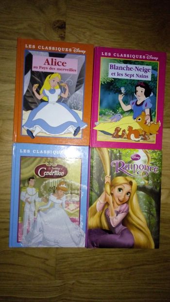 Lot de 4 livres Disney
