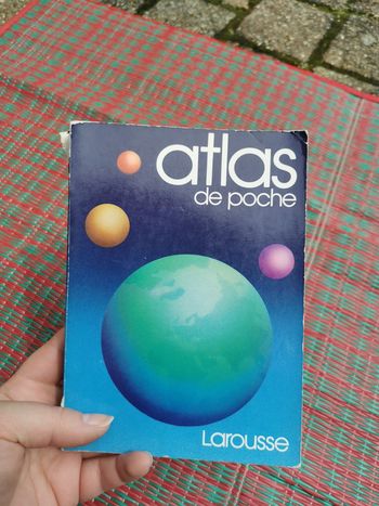 Atlas de poche, édition Larousse