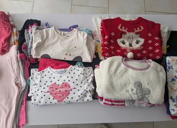 Lot 32 vêtements fille 12 mois