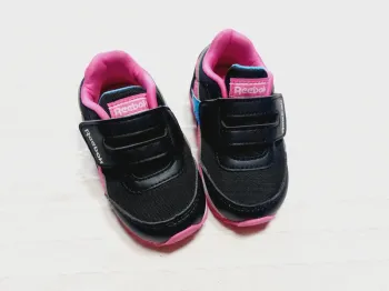 Basket à scratch Reebok pointure 20