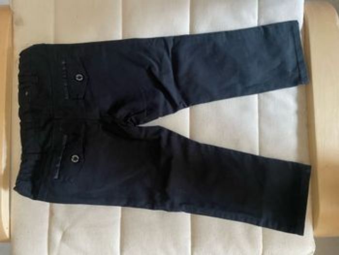 NEUF JAMAIS PORTÉ - Pantalon de soirée noir enfant taille 3 ans NEUF jamais portée 3 ans - photo numéro 2
