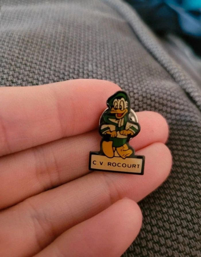 Pin's C.v rocourt donald disney