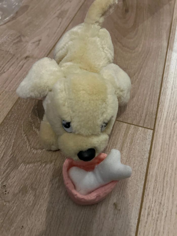 Peluche chien très mignon