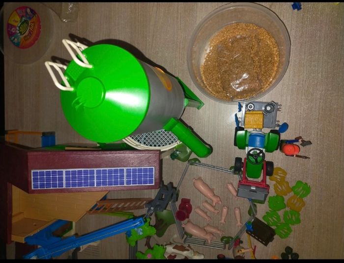 Grande ferme playmobil (2 playmobil en 1) - photo numéro 8