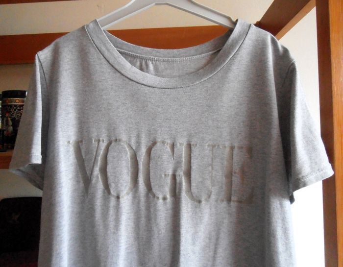 T-shirt gris femme, Vogue (mode, Paris), taille M 38 - photo numéro 4