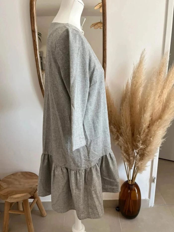 Robe grise à boutons - photo numéro 3