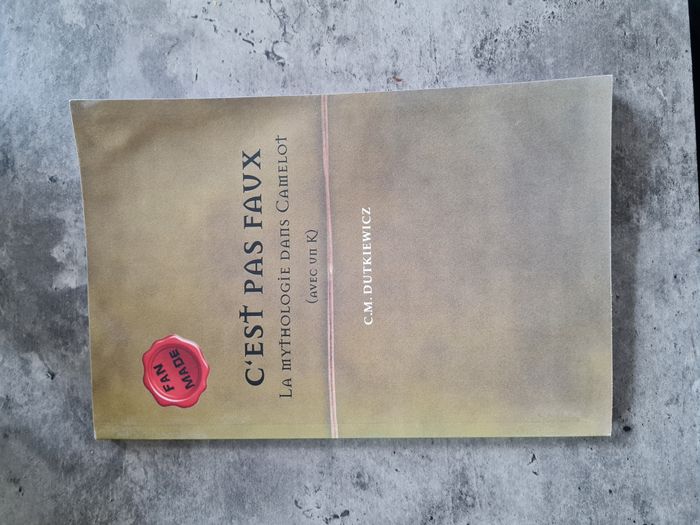 Livre C'est pas faux la mythologie dans Camelot (Kaamelot)