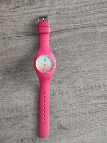 Montre rose " collection" bracelet en plastique