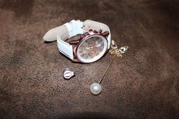 Montre et broche