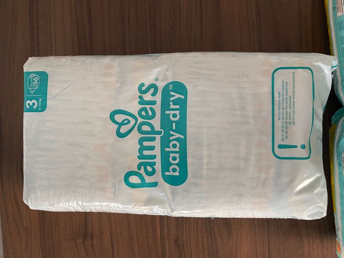 Couches Pampers baby dry taille 3
