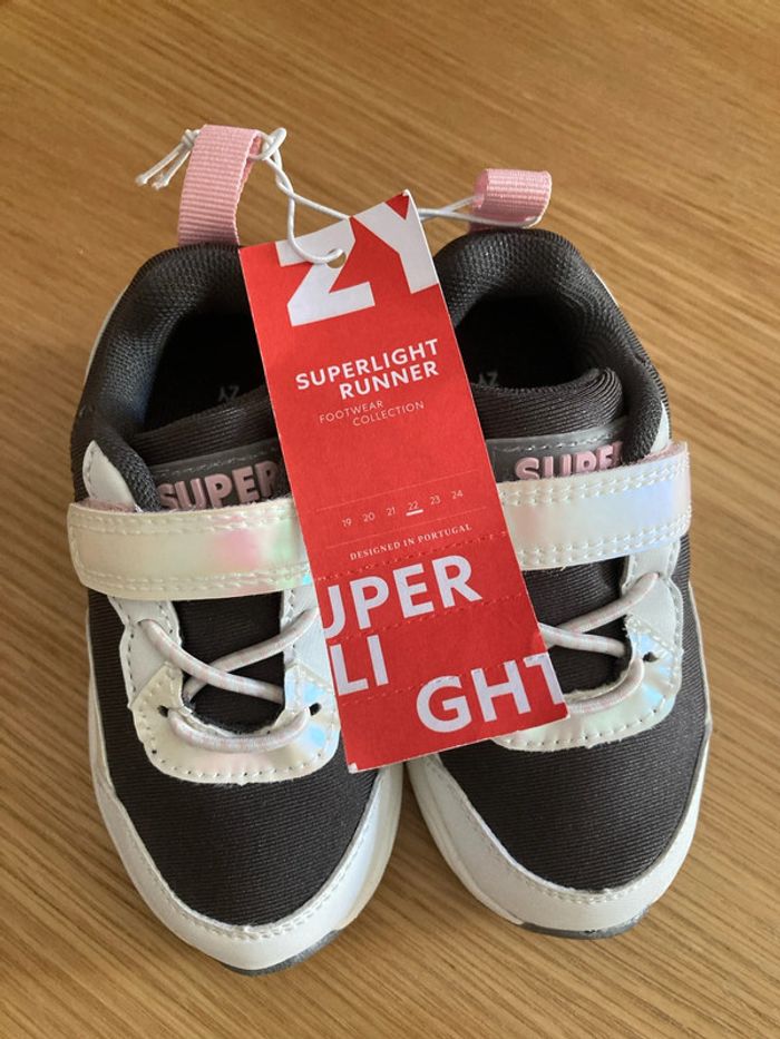 Chaussures neuves Taille 22
