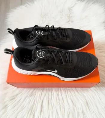 Nike Renew In-Season TR 11 – Taille 44,5 – all black – Neuf avec étiquette