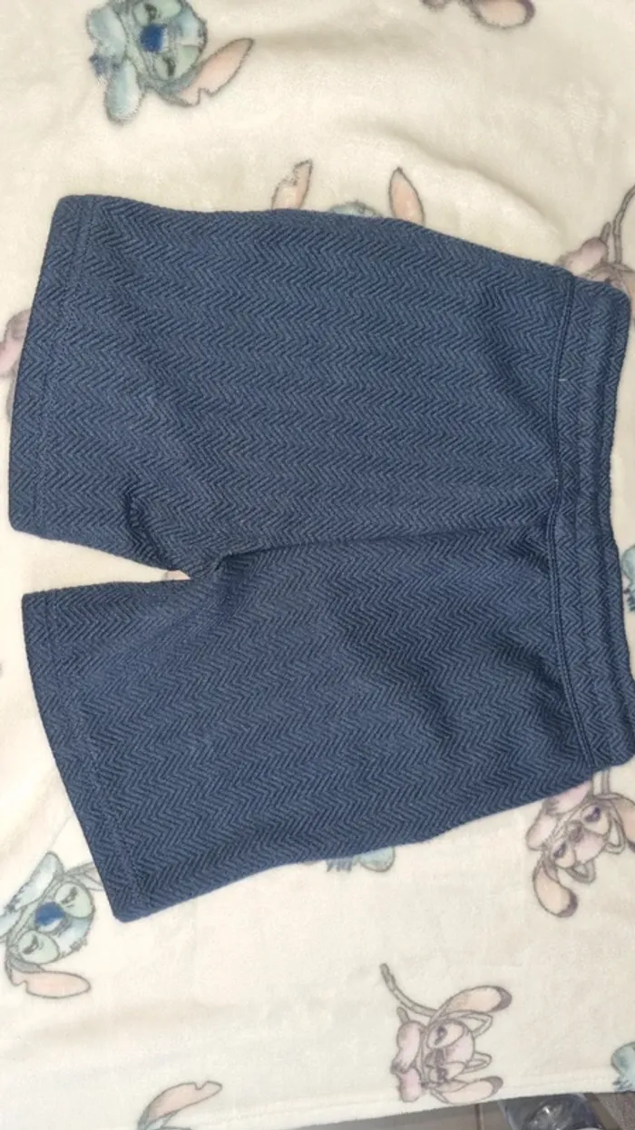 Short 4/5 ans en très bon état - photo numéro 4