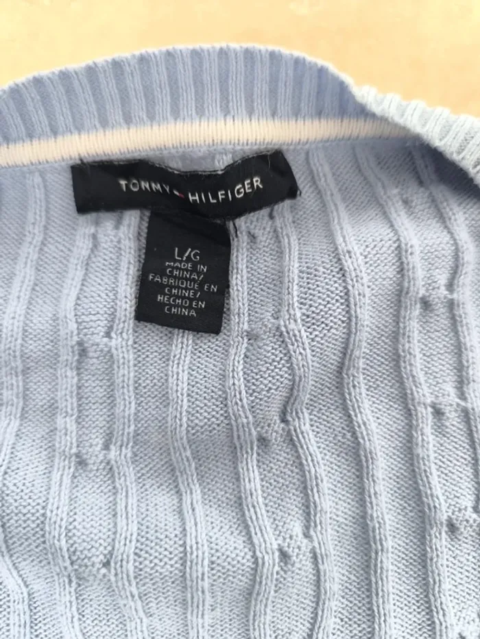 Pull col V Tommy Hilfiger taille L femme violet clair - taché - photo numéro 3