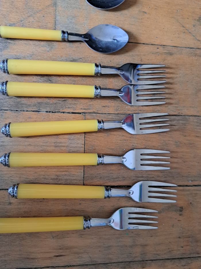 Lot de couverts jaune vintage - photo numéro 4