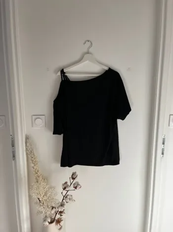 Joli haut noir
