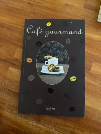 Livre, café, gourmand
