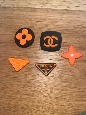 Lot 5 pin’s pour crocs neufs