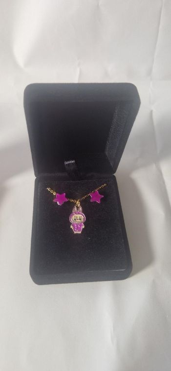 Coffret boucles d'oreilles et collier labubu