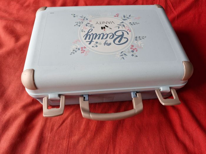 Magnifique vanity maquillage garni - photo numéro 3