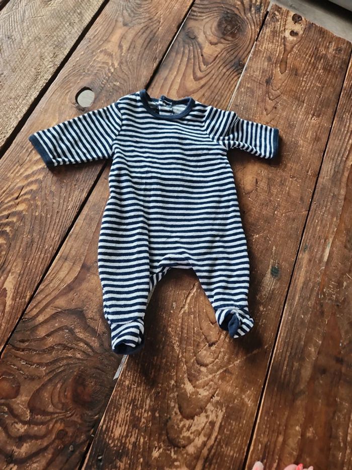 Pyjamas 1 mois - photo numéro 6