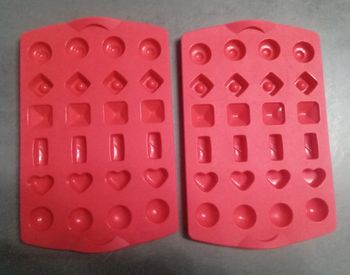 Lot 2 moules tupperware