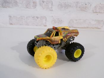 Monster Trucks - Monster Jam - Earth Shaker  (J14)