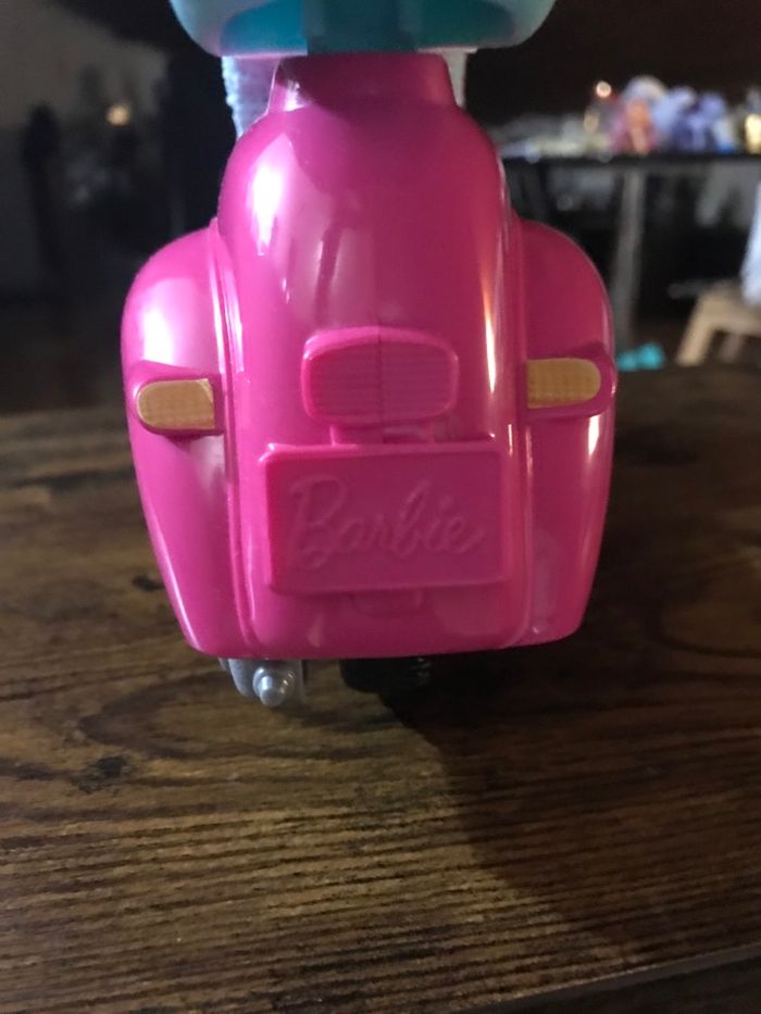 Poupée Barbie sur son scooter Mattel - photo numéro 4