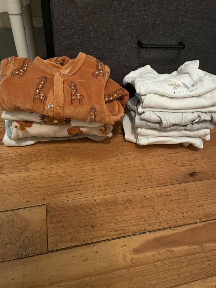 Lot vêtements 1 mois - photo numéro 2